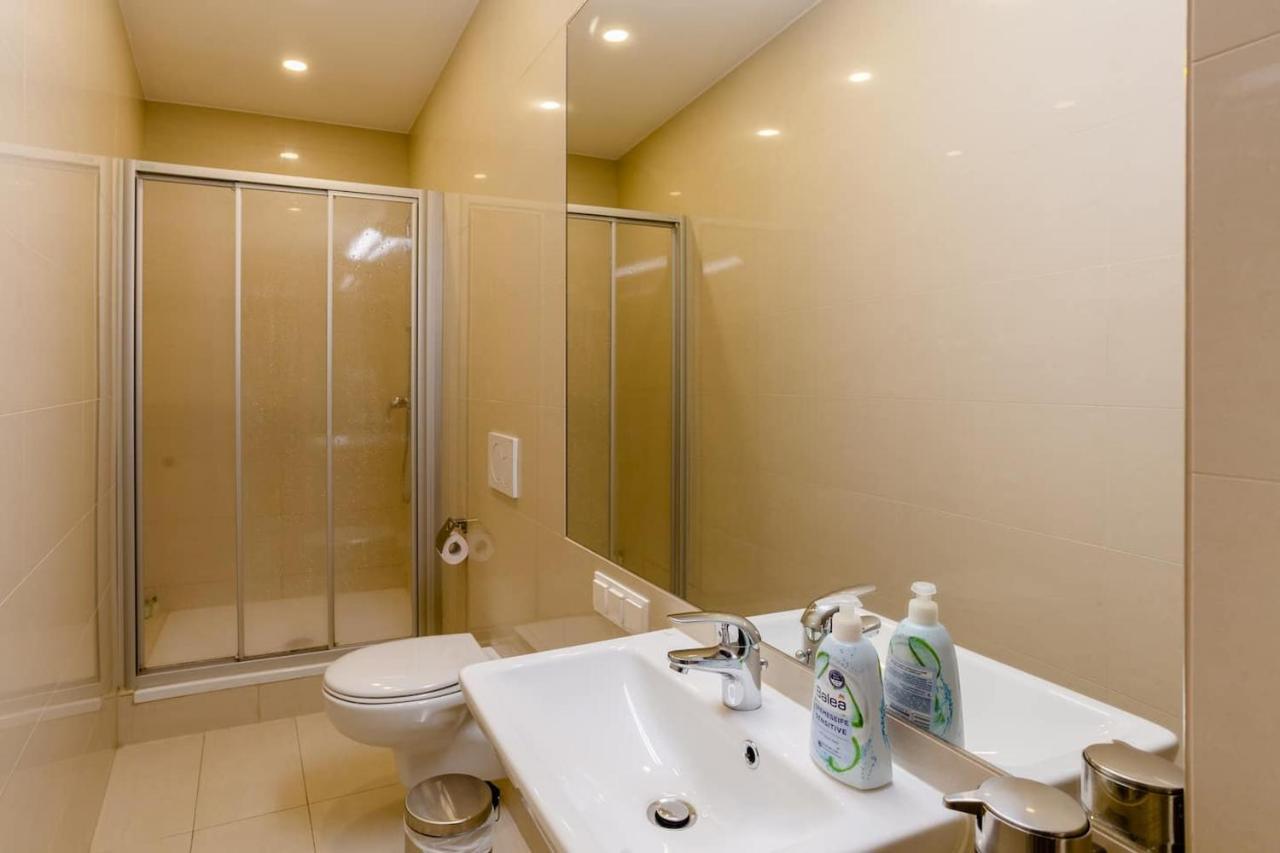 Air Condition I All Sights In Walking Distance I 201 Mbit Wifi Wina Bagian luar foto